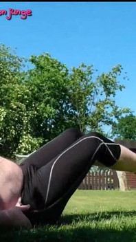 Sportliches Barfu im Garten