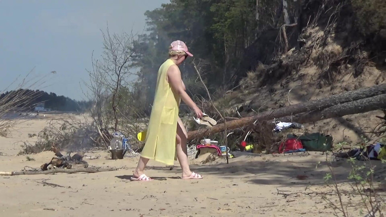 RedRoseRus: Saftig Kvinna Som Går Naken På Stranden