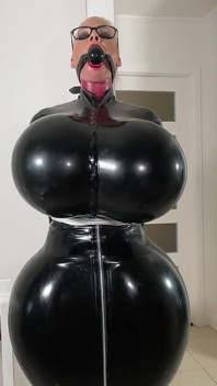Body inflation träume in latex (arsch und brustexpansion)