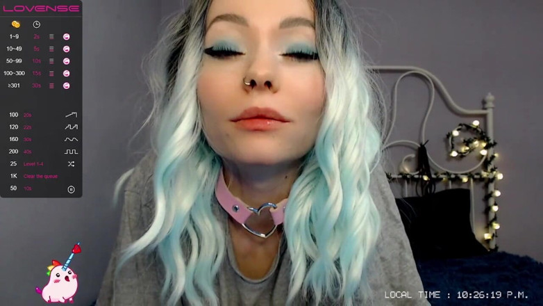 Dirty slut 666: 귀여운 소녀의 웹캠에서 보여주는 화려하고 매우 슬로베리 ahegao 쇼