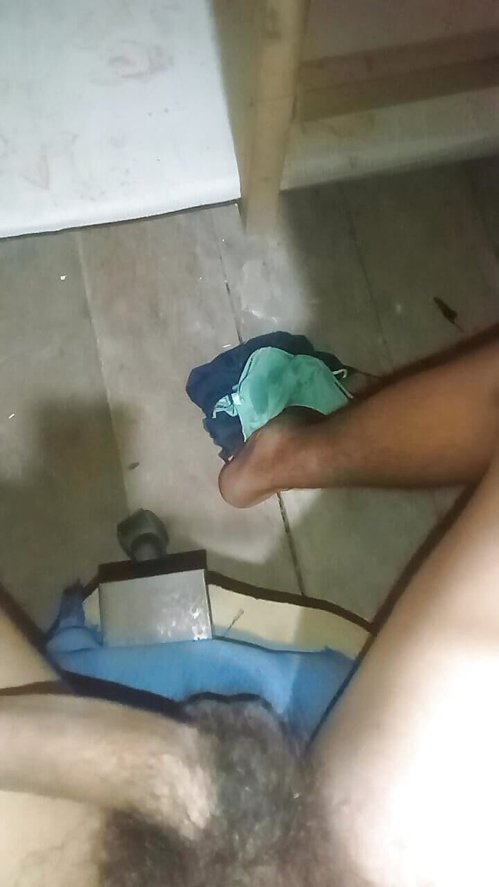 AdmHell: कुर्सी पर बैठे हुए रात में हस्तमैथुन करना