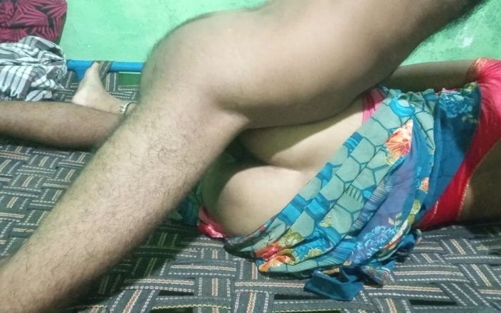 Pooja Sexy: Bhabhis muschi auf dem bett gefickt