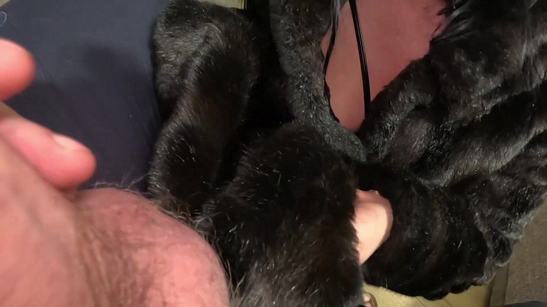 MilfyCalla: Troia matura gola profonda e sborra gioca su una pelliccia 264