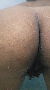 Parte 1: me sentí tan emocionado que me hubiera gustado haber tenido un orgasmo interminable en la ducha