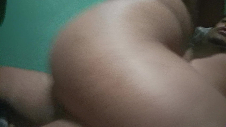 BigassMILF40: Bogaty, duży tyłek, niewierny sąsiad jedzie, gdy mojej żony nie ma...