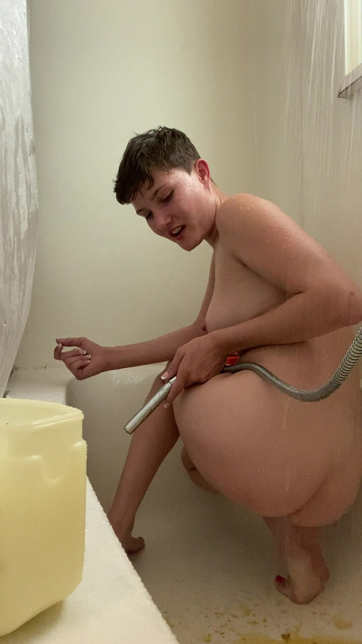 AhanuReed: Ahanu reed lagi asik mandi bareng "hot"