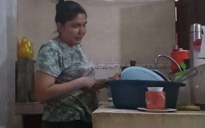 E-Alfa: Çalışanımla mutfakta sikişiyor