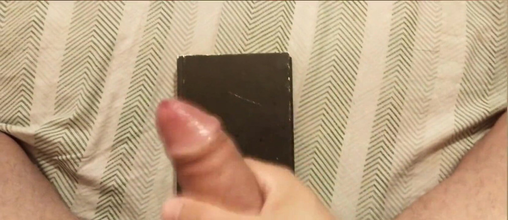 Lo Zborro: Tetanggaku yang nakal melempar celana dalamku di balkon.