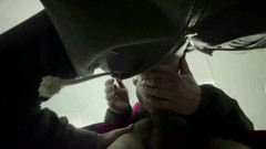 Throateman: Učitelův tlustý sání na veřejném záchodě. Facky pro studenta