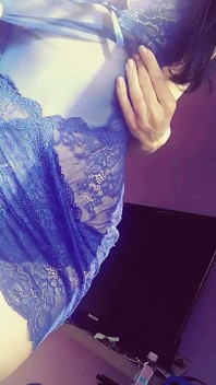 Une MILF russe montre sa chatte poilue et vous éjacule dessus dans un voyeur, gros plan, fétichisme des pieds, ginnagg