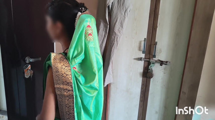 Desishycouple: Indická manželka se připravuje v zelené sárí, část 2