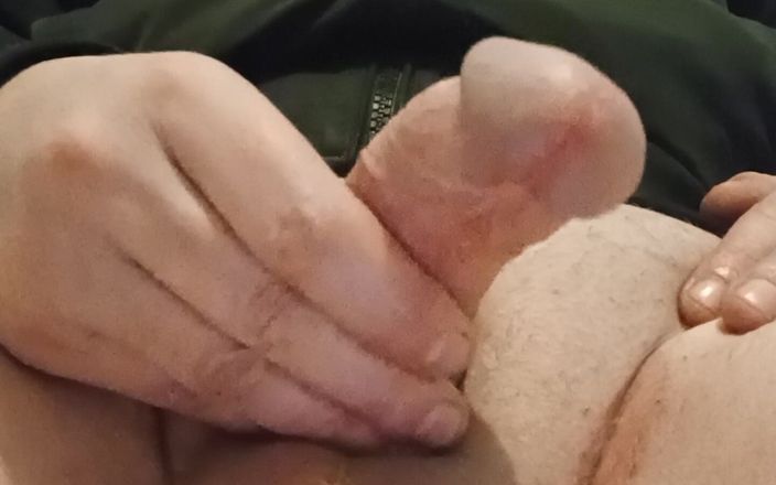 Lulu62: Quiet Handjob
