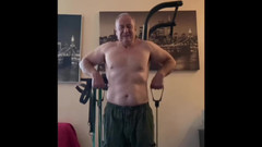 Alex Art: Starker Mann masturbiert nach dem Training