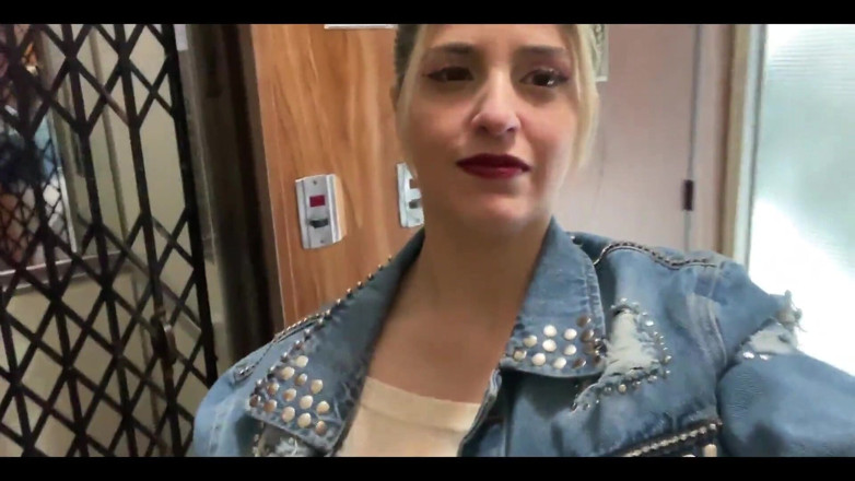 DivinaMaruuu: Budu hledat svého souseda, aby mohl tvrdě ošukat můj zadek...