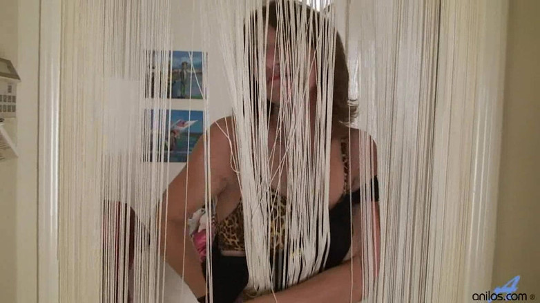 Anilos: Милфа из холла