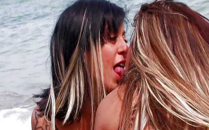 Planete Francaise: Stunning Looking French Ladies Sharing a Dick on a Beach