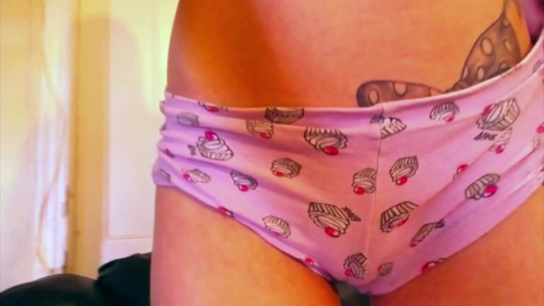 Quinn brooks: Panty Sniffer