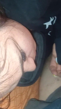 Ojczym wypełnił moje usta spermą