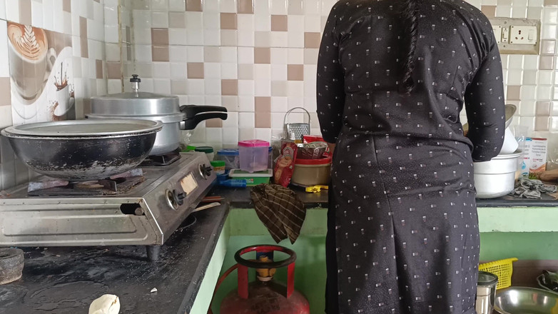 Palani69: Ama de casa caliente folla en romance en cocina