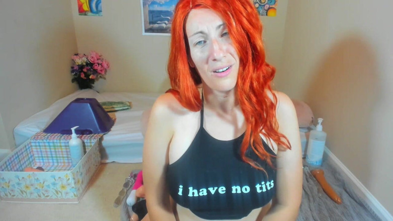 Victoria Lotus: ¡Modelo reacciona a tanto pene pequeño!