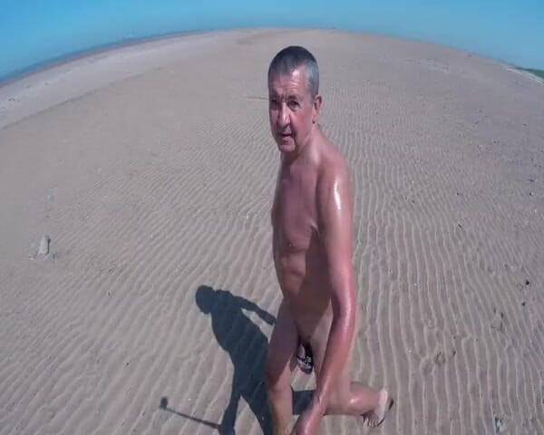 Andy: Ziua uleioasă pe plajă