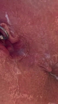 Čůrání uvnitř mé kundičky se speculum outsid