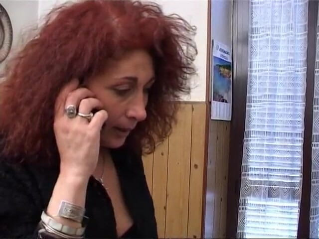 Xtime Network: Rothaarige reife amateurin in sexy strümpfen mag arschfick