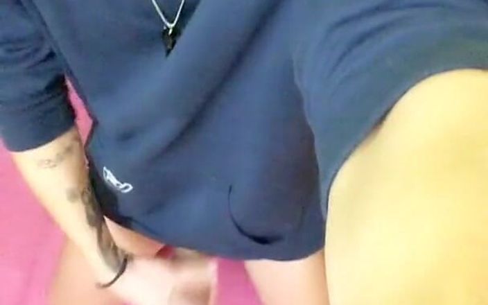 Idmir Sugary: Liefde sperma-video voor vriendin op haar roze deken