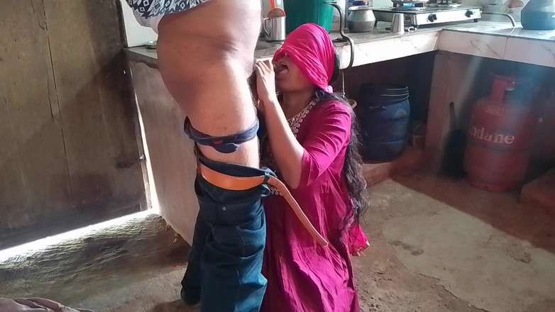 Skydreem1104: भारतीय गृहिणी अपने पति का अपने मुंह में लेने में मजा लेती है