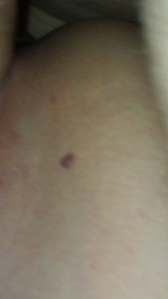 Only18: 私はポーランドの硬い18パッチをアナルにコルクを入れ、マスクをつけて快感の喘ぎ声をあげる