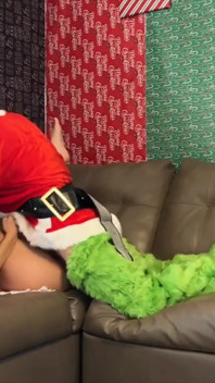 Gospodyni who-ville zostaje zaorana przez Grinch, aby zapisać Boże Narodzenie