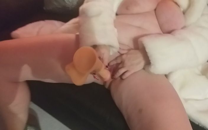 PureVicky66: Bunicuța germană se joacă cu cele mai fierbinți și mai mari...