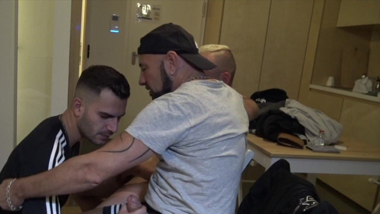 Best bareback porn from Madrid: Дві сексуальні твінки з Берліна відтрахані Джессом