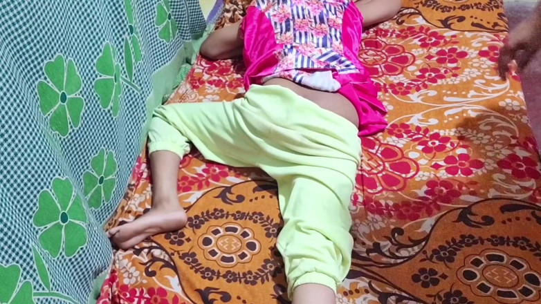 Your kavita bhabhi: Desi ragazza era riposata quando il suo fratellastro l'ha andata