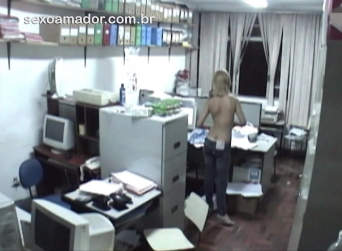 Amateurs videos: Nadržené zaměstnankyně mají sex v kanceláři po práci