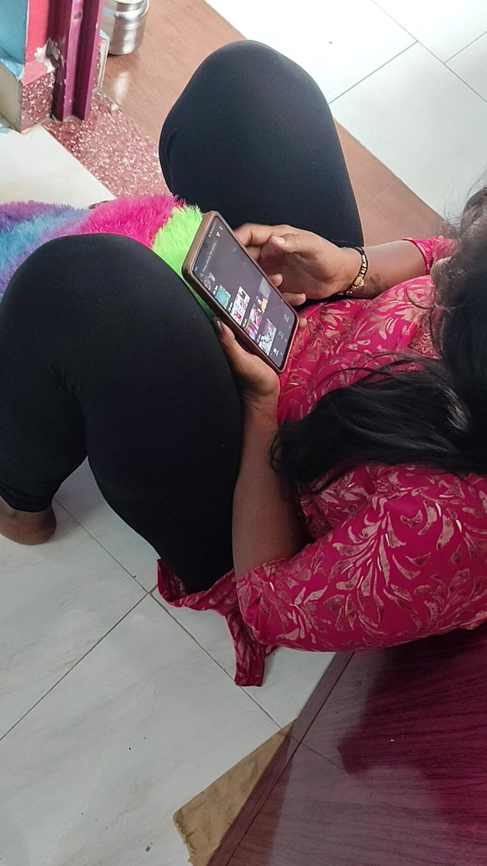 Tamil lesbian: Горячие разговоры и одетые