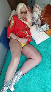Salut, dragilor! Am făcut astăzi un videoclip cu un look foarte sexy care ascunde aproape totul... Cu excepția delicioasei ejaculații de la final.