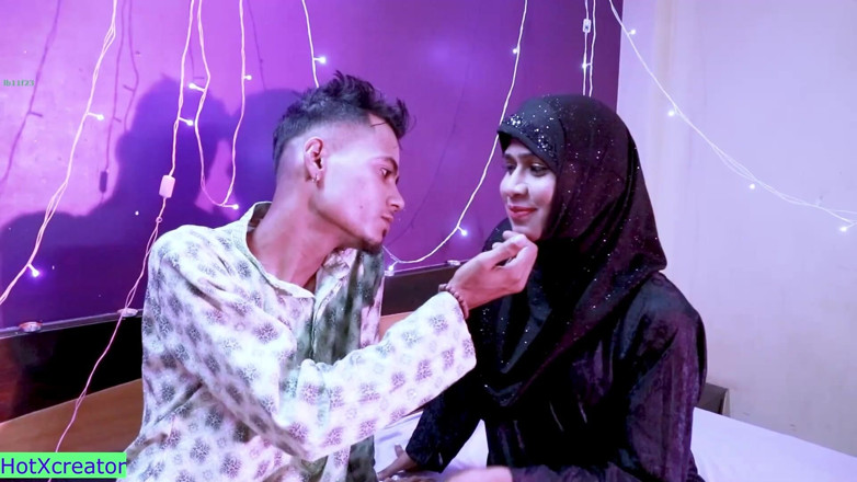 Hot creator: 戴穆斯林头巾的印度女孩结婚了！印地语音频的第一夜性爱