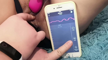 Erica Sweet: Arkadaşım oyuncağımı kontrol ediyor ve sonra beni sikiyor. Close