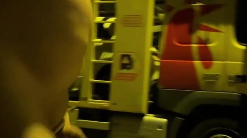 No limit cbt slave: Flagrada nua andando no estacionamento