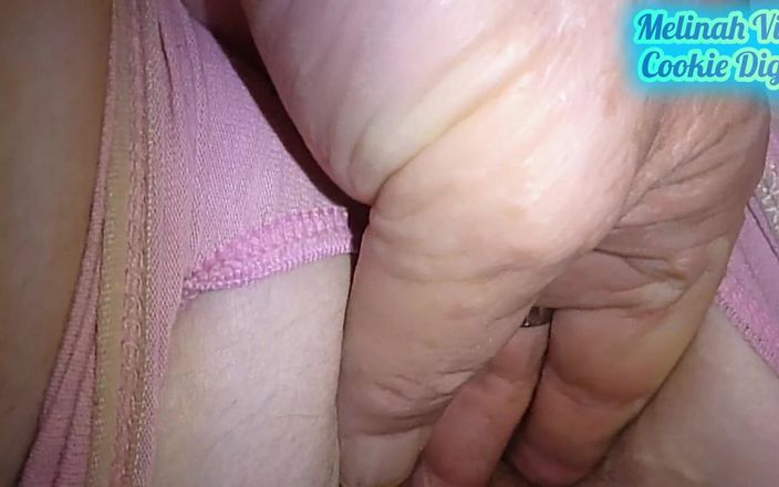 Melinah Viking: Jeu en POV avec sa chatte
