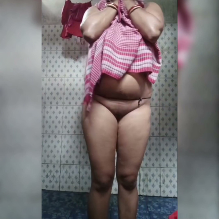 Myselfsb: Bathroom Sexy Desi Bhabhi Bathing