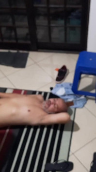 Aldatılan kocasının borcunu ödemek için tefeciye götünü teklif ediyor.