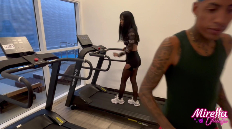 Mirellaoficialx: Я — худа дівчина з силіконів із Smart Fit