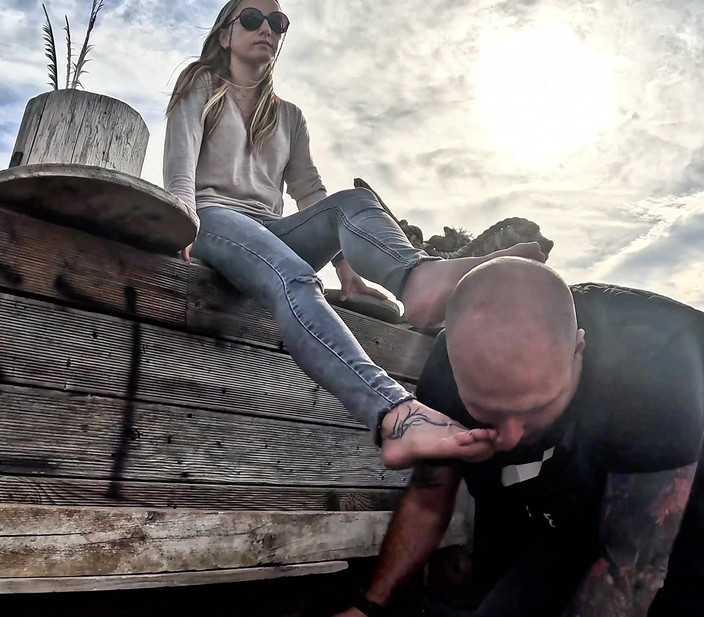 Mistressyammyboots: मेरे पैरों के नीचे शक्ति