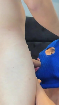 Twink langsing menghisap zakar besar lelaki Colombia besar str8