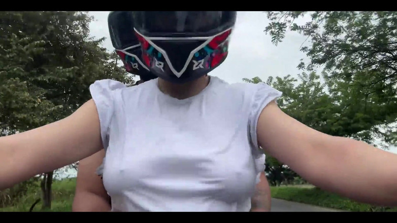 Sweetfantasy131: Recogí a mi cliente favorito de Didi sin sujetador y...