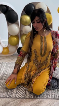 Aaliyah Yasin Gets Horny Whilst Waiting for Her Guests