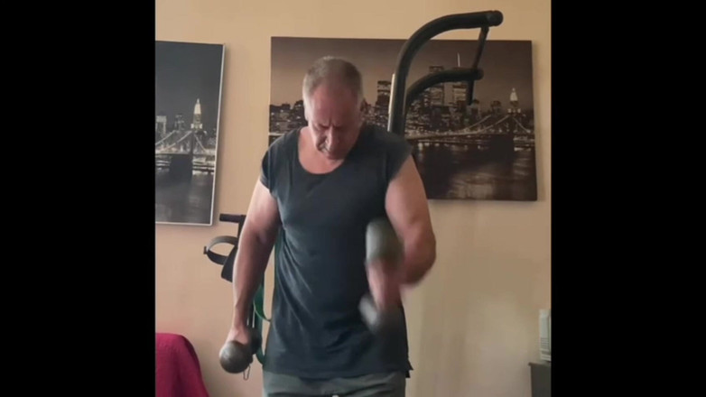 Alex Igogo: 锻炼和自慰