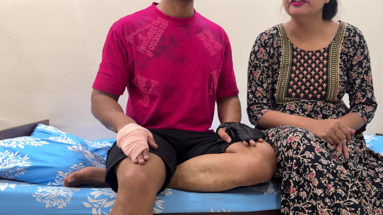 Hornycouple149: Mẹ kế giúp con trai riêng bị thương của cô ấy...